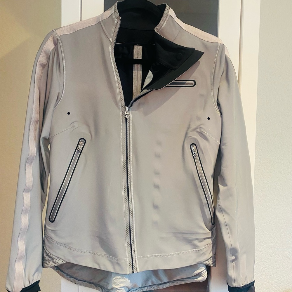 Lululemon Athletic RUN reflective Silver Jacket - Picture 4 of 7
